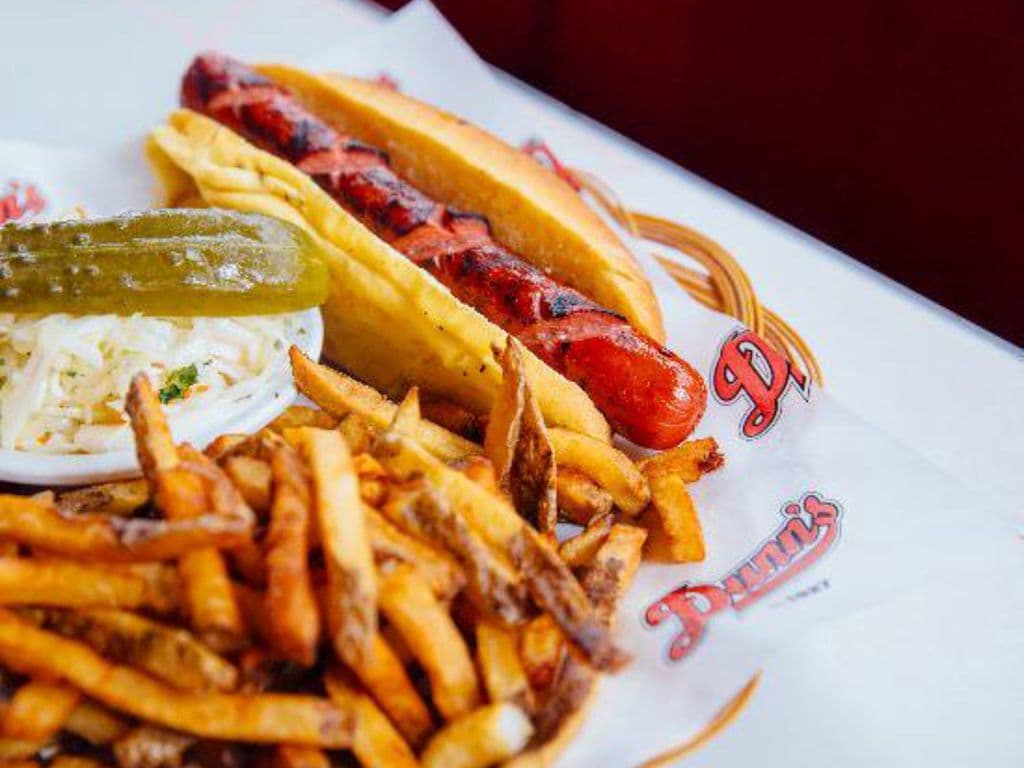 Hot dog jumbo au boeuf grillé / Jumbo Grilled All-Beef Hot Dog