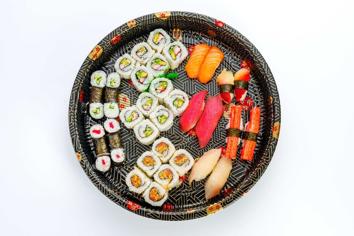 P1. Sushi and Maki Roll (52 pcs)