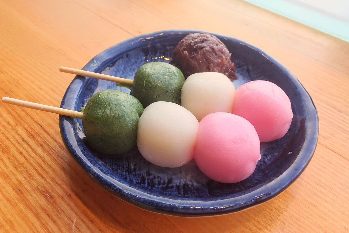 Hanami Dango (2 skewers)