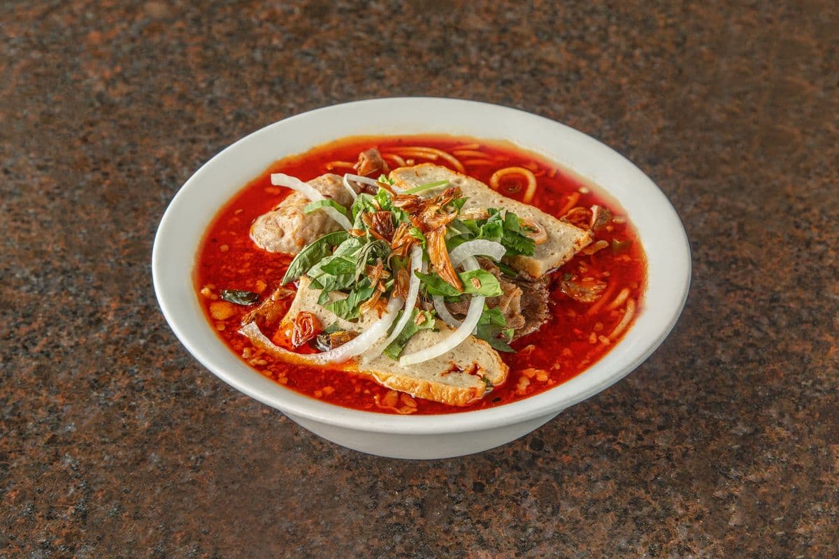 S7. Vermicelli with Beef and Pork (Bun Bo Hue)