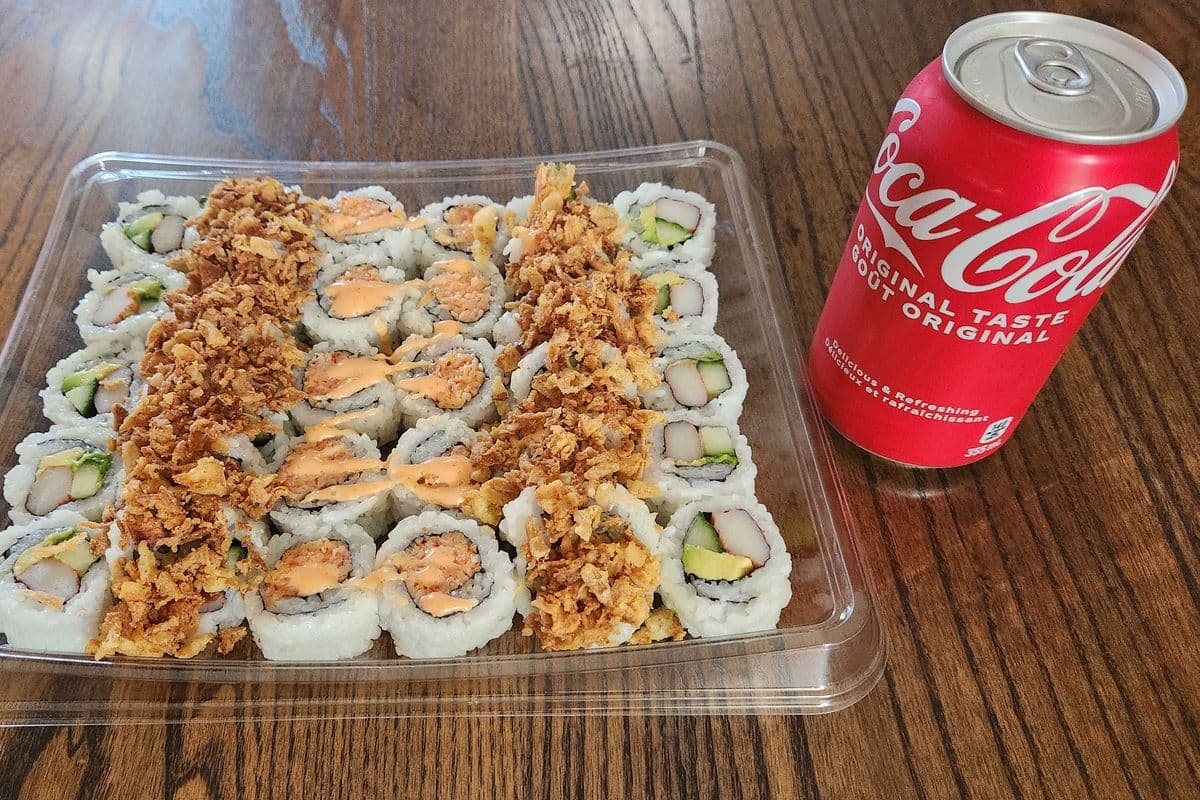 C2 Family Combo(Dynamite Crunch Roll+2Regular Roll+1Free Drink)