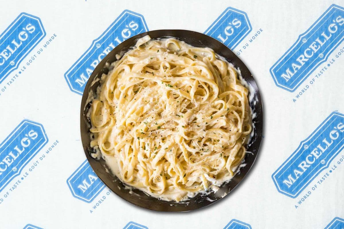 PROMO Fettuccine Alfredo Chicken