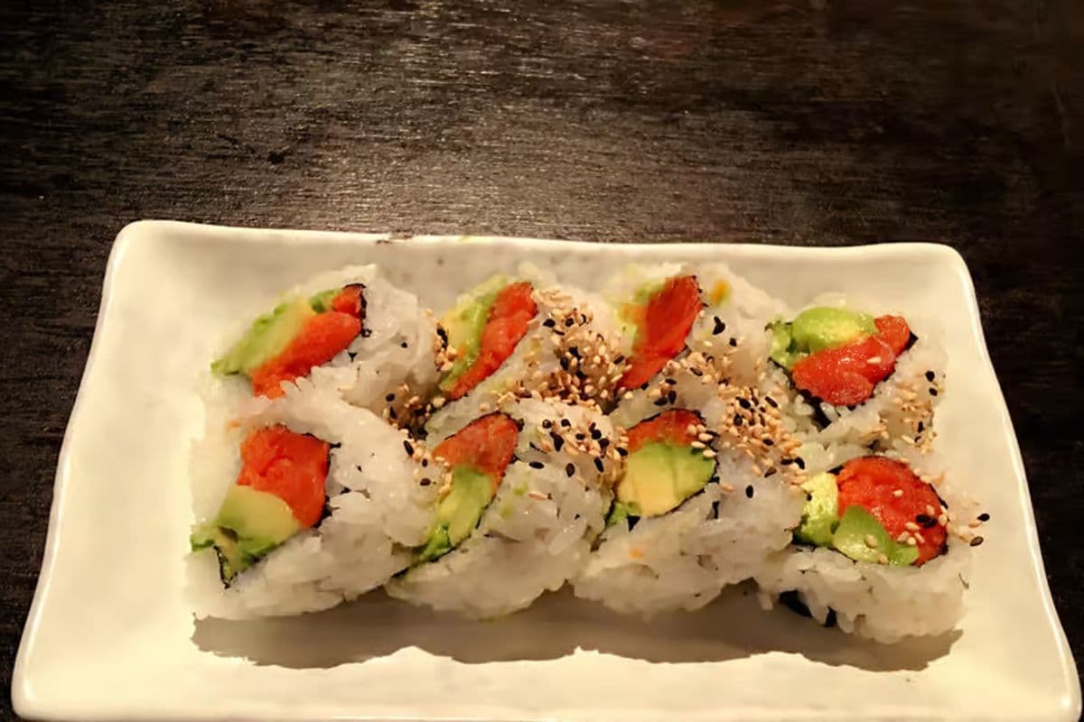 110. Salmon Avocado Roll (8 pcs)