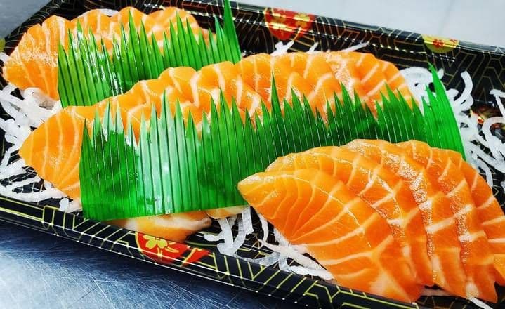 410. Salmon Love Boat (20 Pieces)