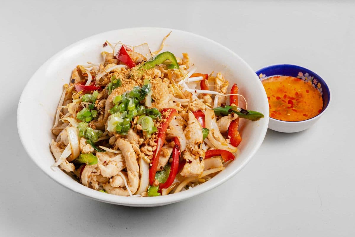 51. Lemon Grass Beef or Chicken on Vermicelli