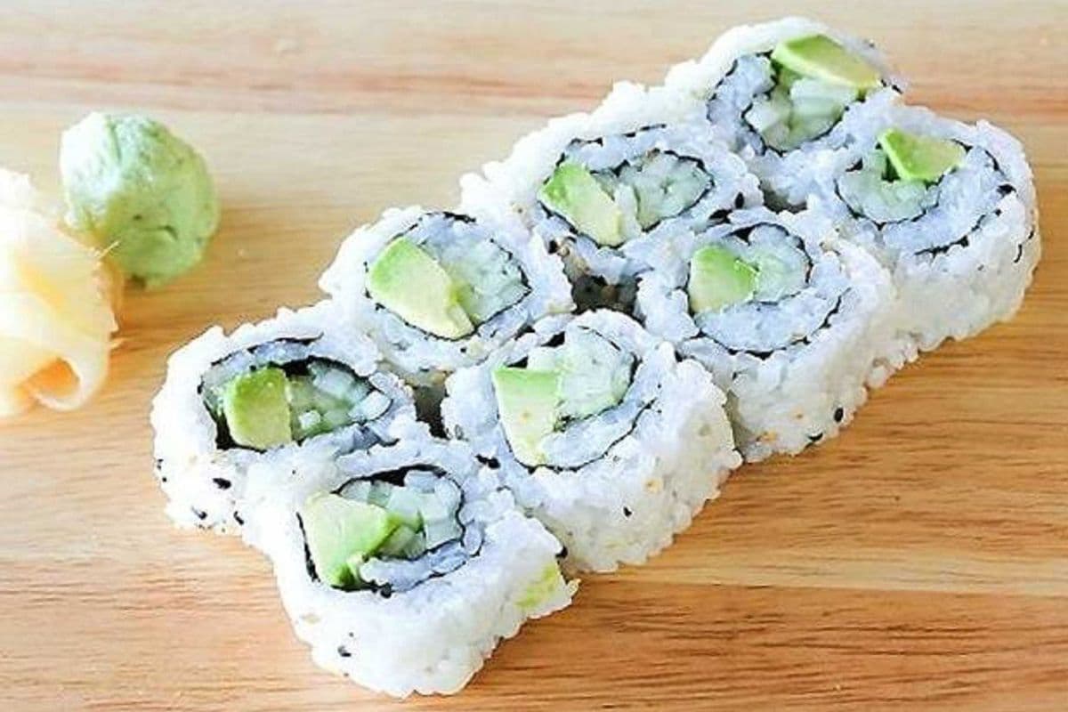 Avocado Cucumber Roll (8pcs)