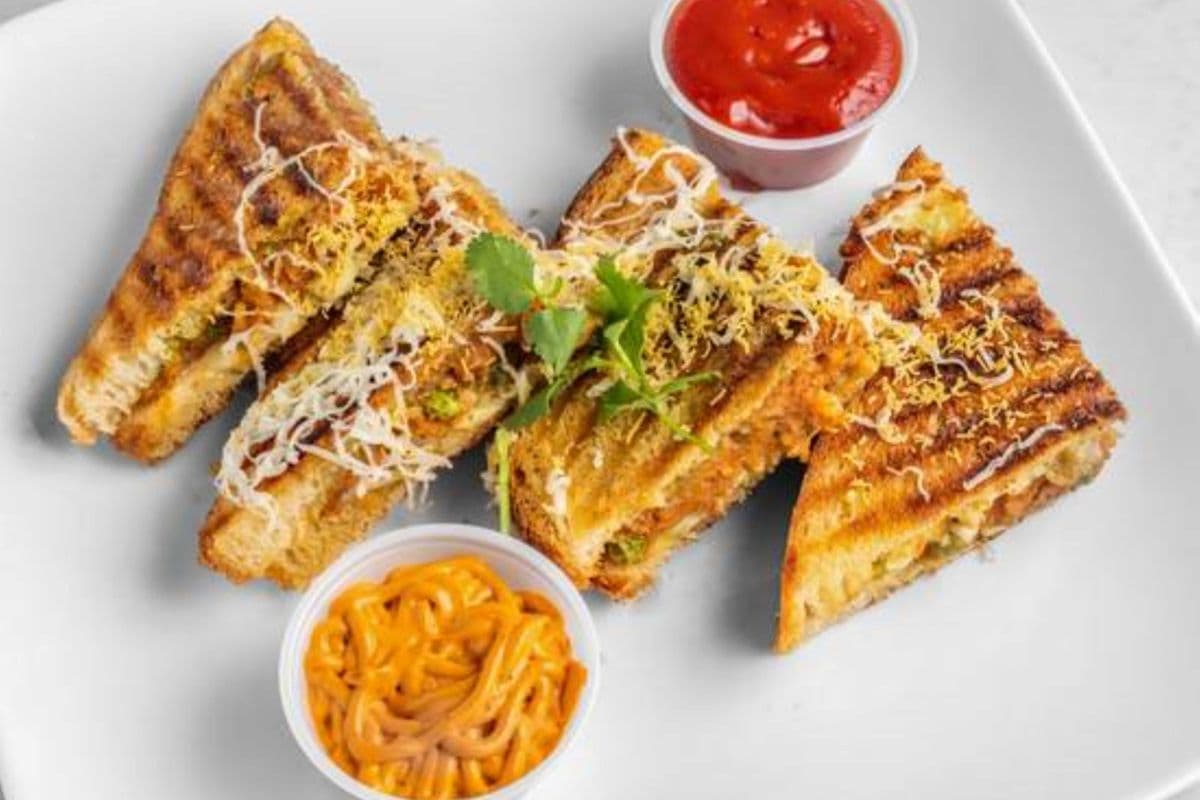 Aloo Mattar Sandwich