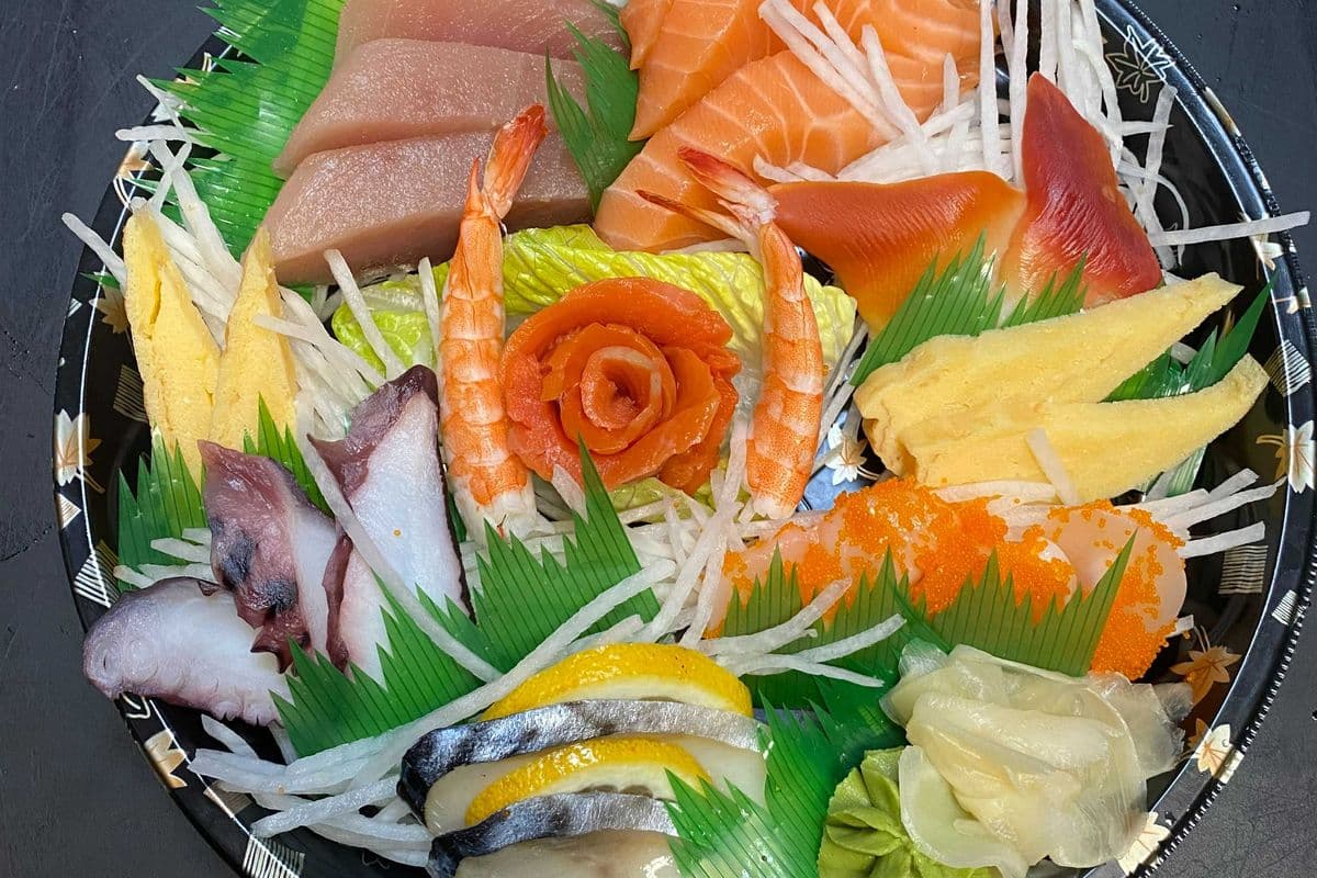 Assorted Sashimi (20 pcs)