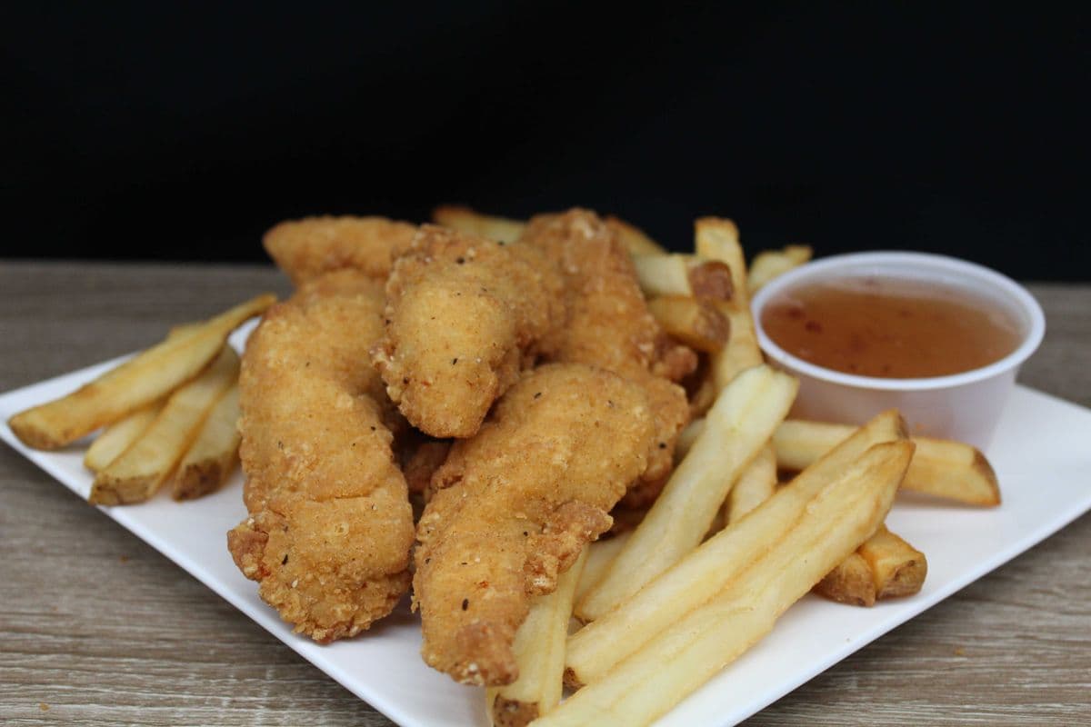Chicken Fingers (4 pcs) and Fries