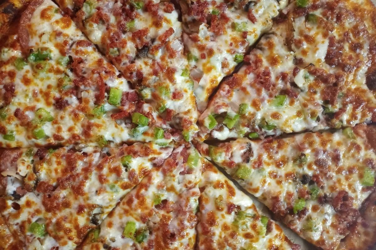10" Deluxe Pizza
