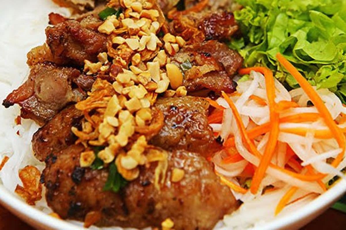 19. Grilled Pork and Ground Pork Rice Vermicelli / Bún Thịt Heo Nem Nướng