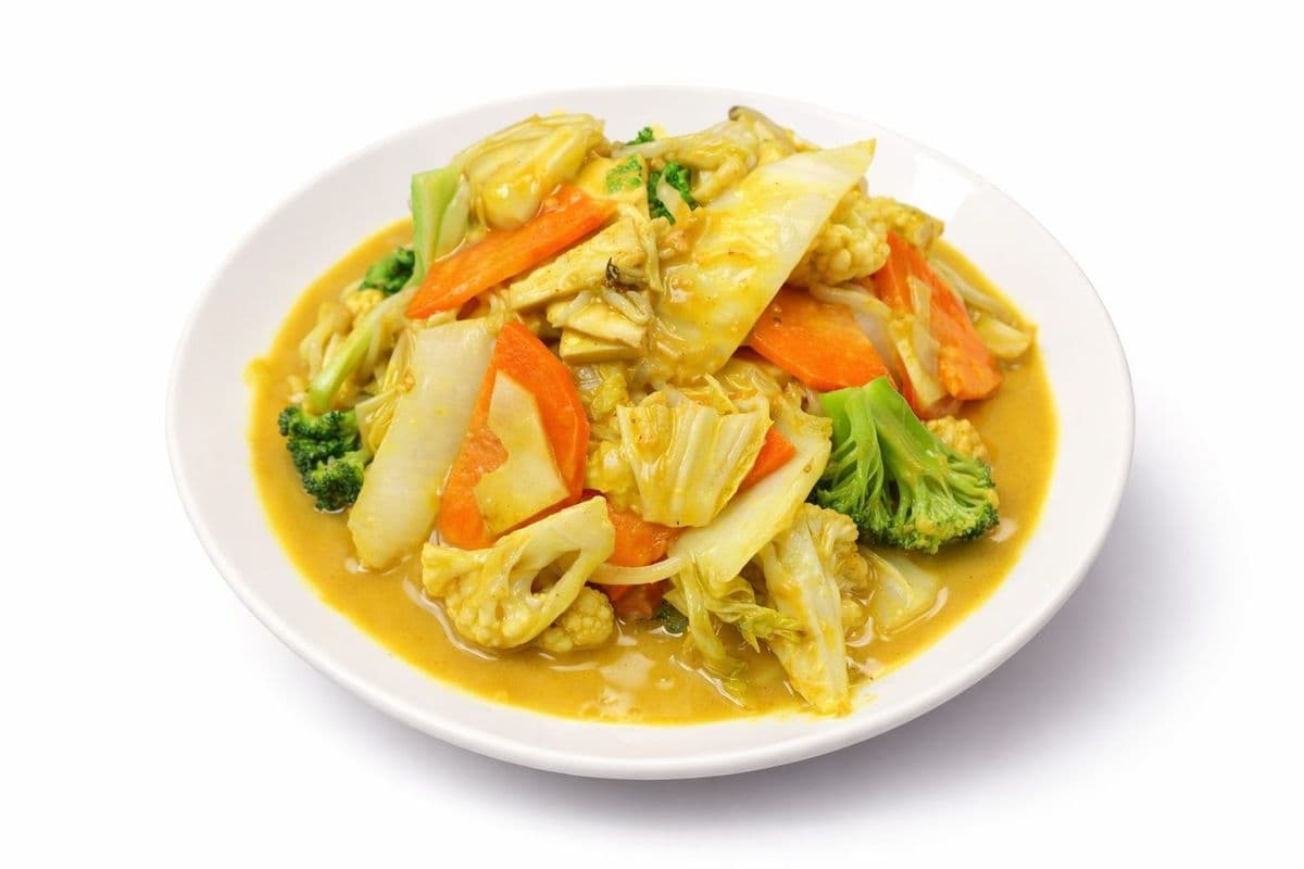 66 Pad Pak Jae (Vegetables Curry Stir-fry)