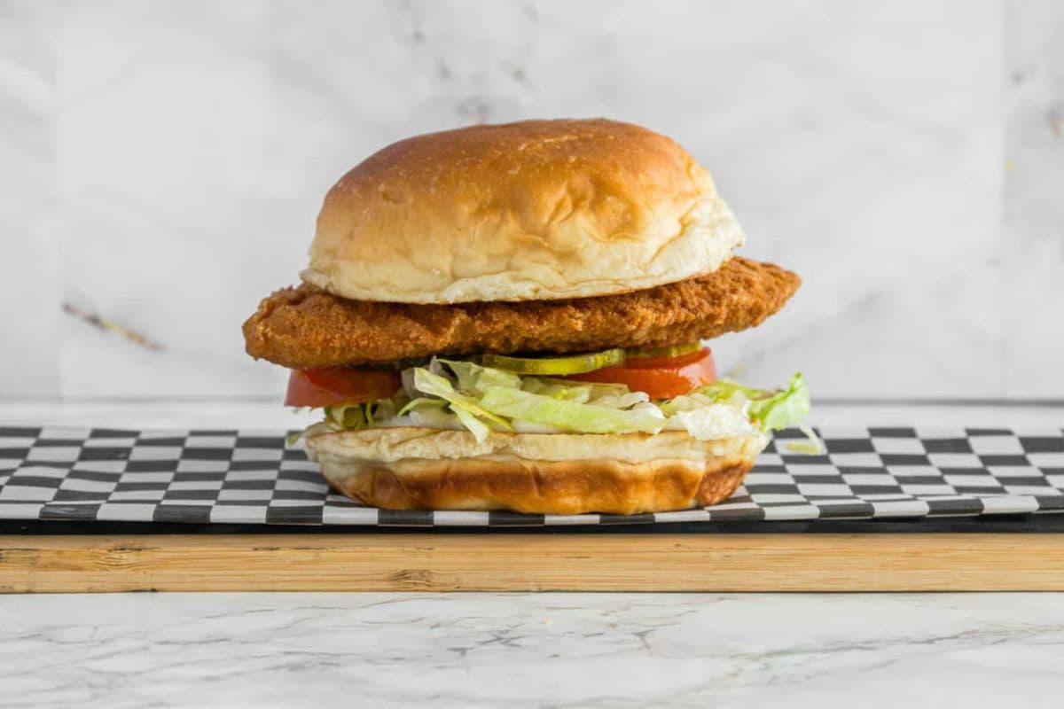 CHICKEN BURGER - D