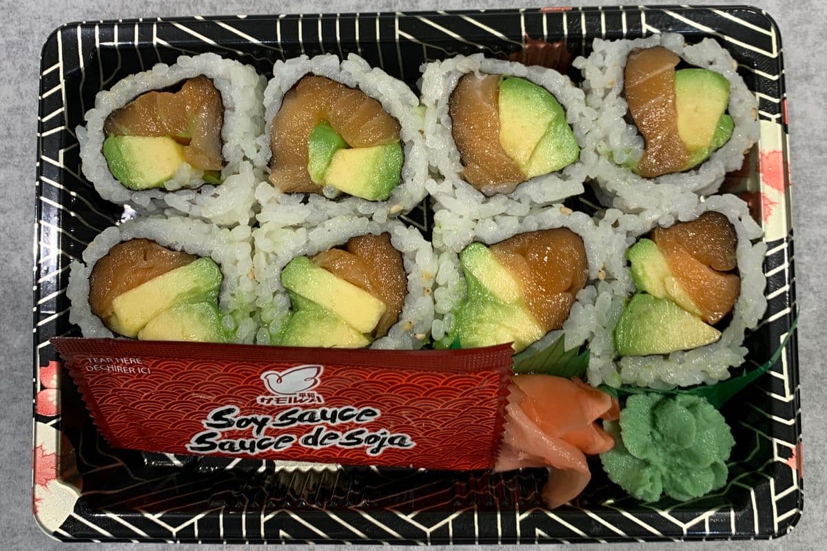 Salmon Avocado Roll (8 pcs)