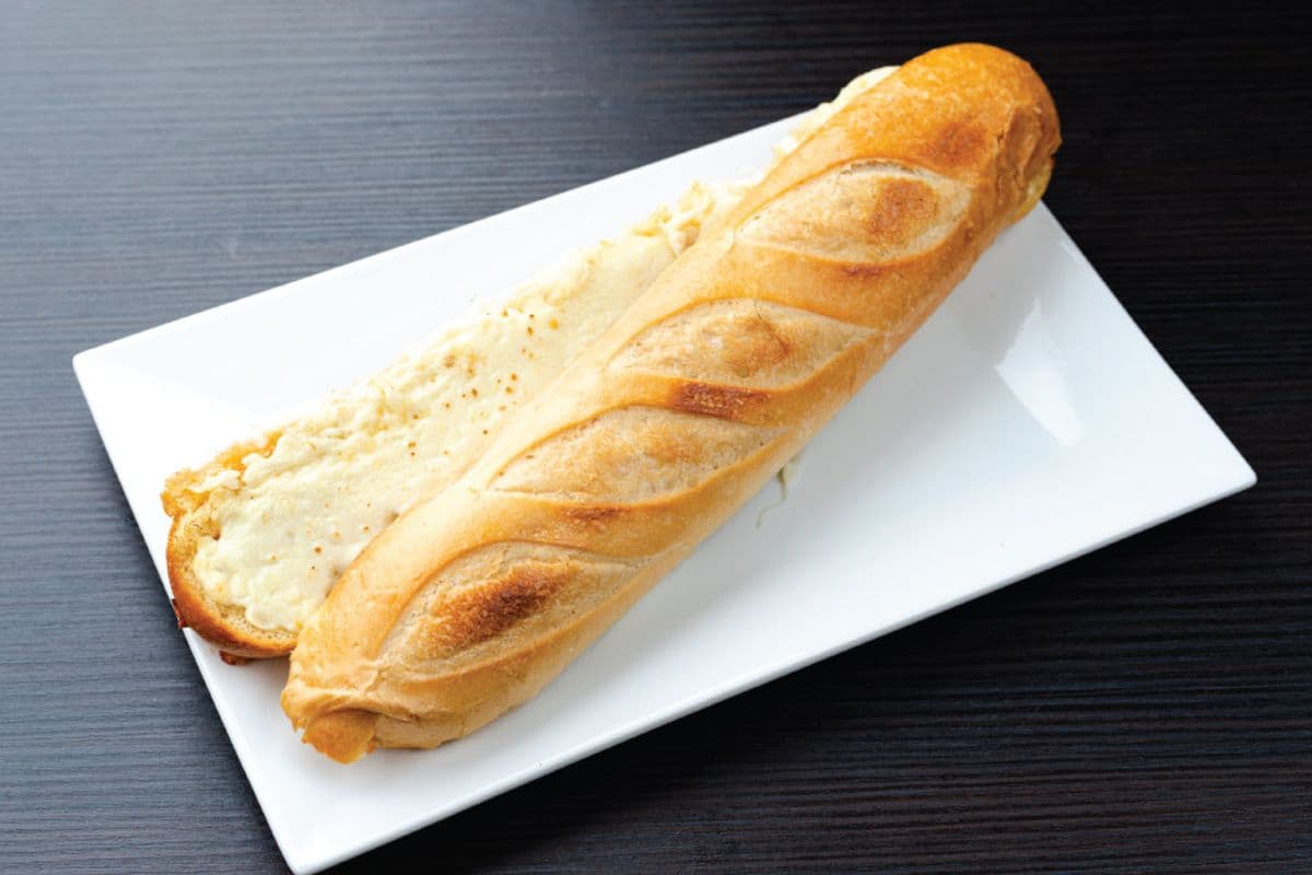 Garlic Bread with Cheese (370 Cal)