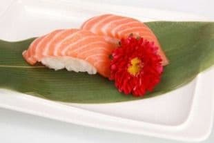92. Salmon Sushi (2 pcs)