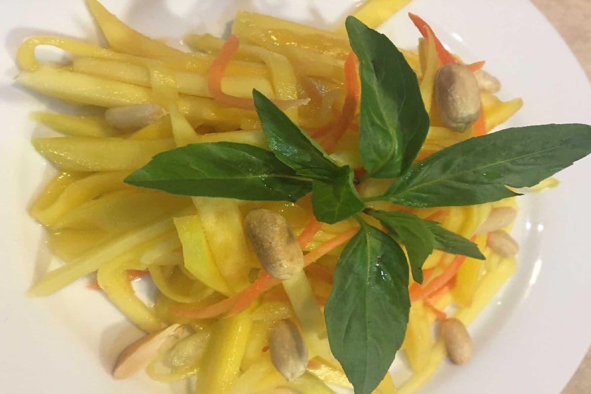 A18. Mango salad with cashew