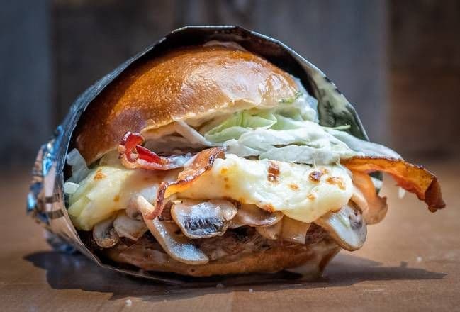 Burger champignons au fromage fondant / Mushroom Melt Burger