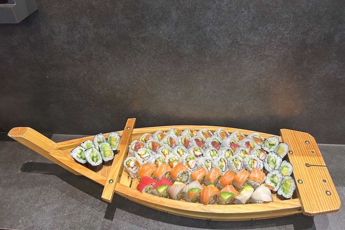 486. Maki Sushi Boat (60 pcs)