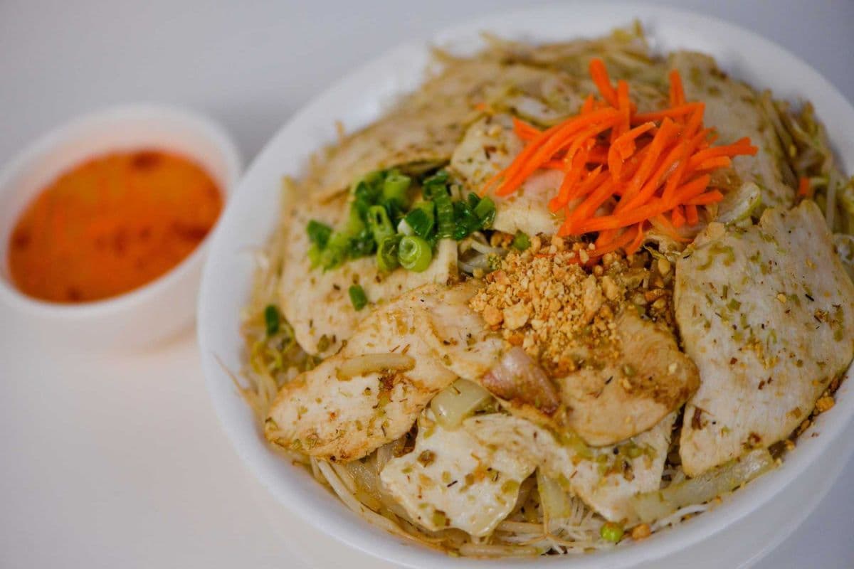 47. Vermicelli with Lemongrass Chicken - Bun Ga Xao Xa