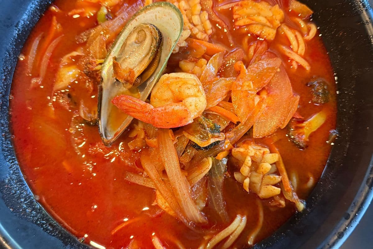 562. Jjambong (Spicy Seafood Udon)