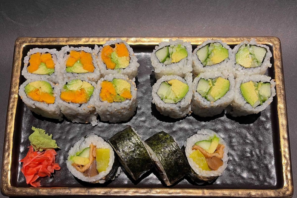 46. Vegetarian Roll Set Combo (16 pcs)