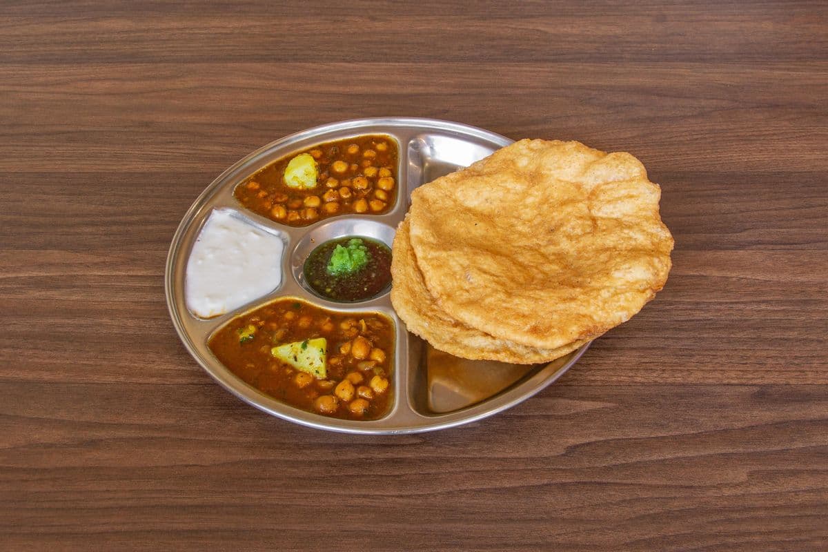 Chana Bathura