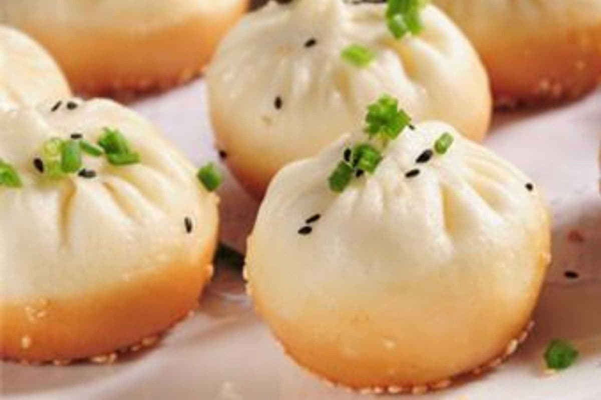 D9. Shanghai Pan Fried Buns 上海生煎包