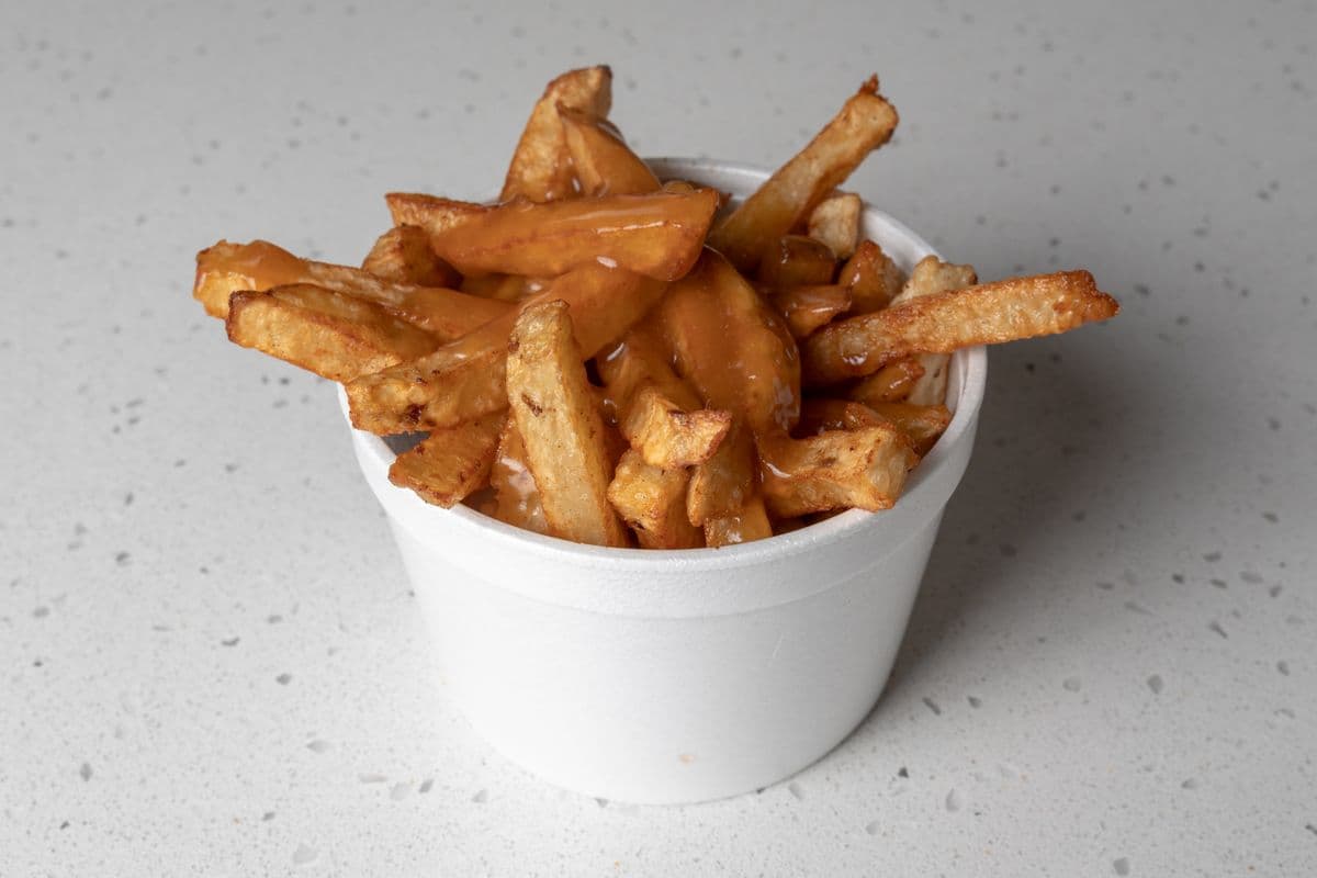 Frites et sauce / Fries with Sauce