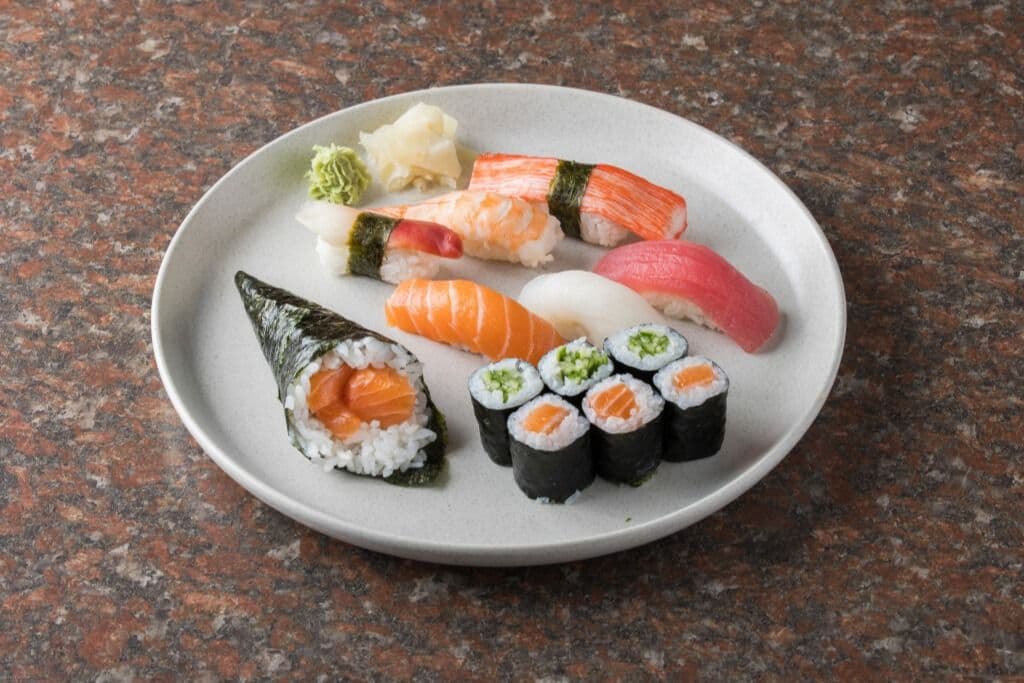 84. Sushi and Roll Set