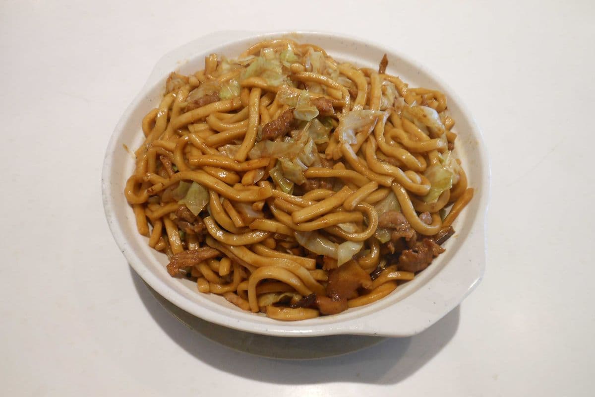 100 Fried Wide Shanghai Noodle with Shredded Pork 上海粗炒