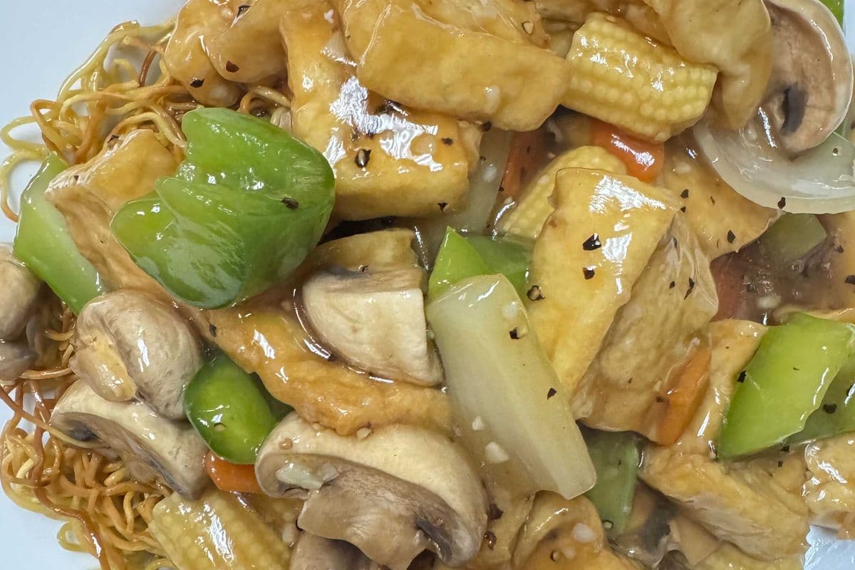 Black Pepper Tofu Chow Mein (Spicy) 黑椒豆腐炒面(脆)