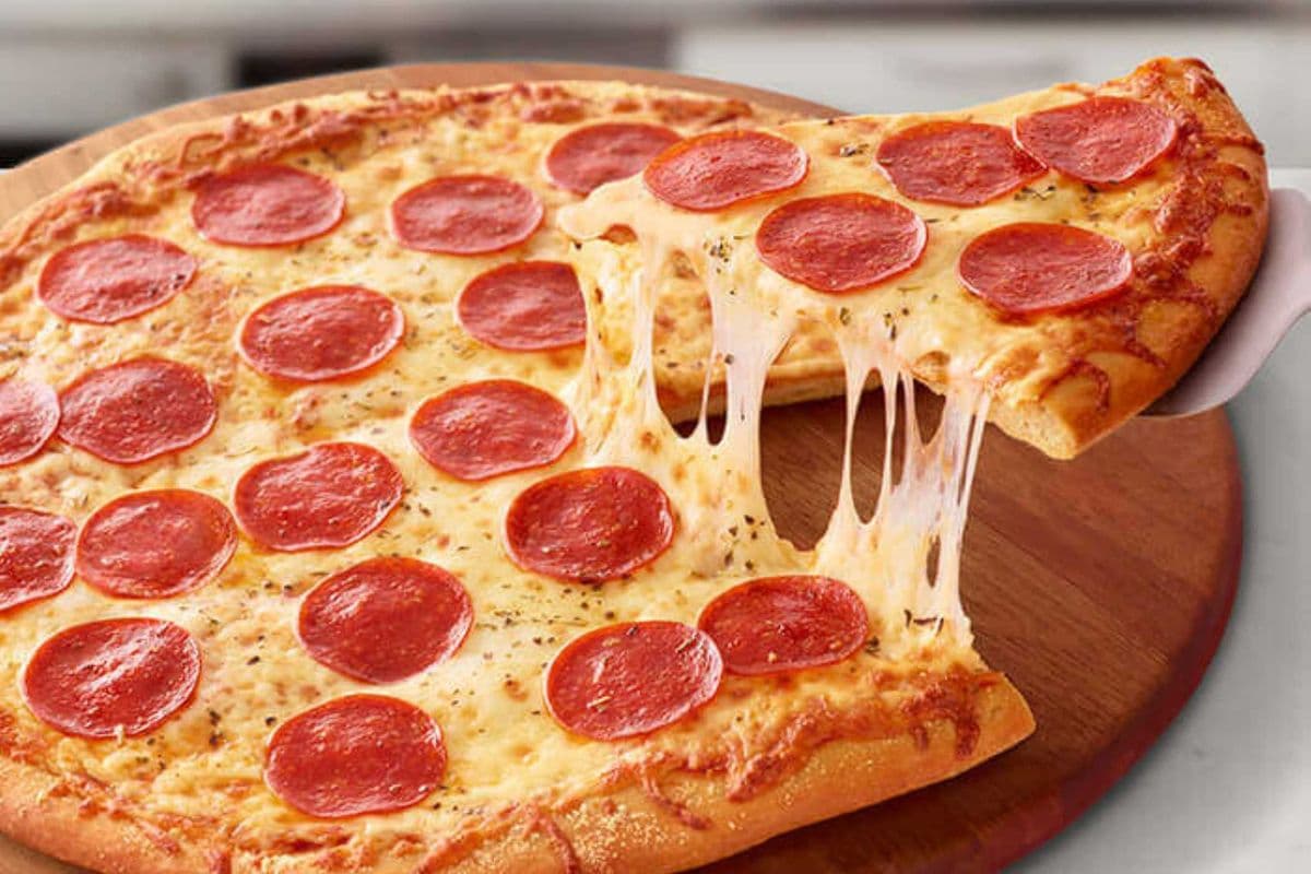 LARGE Pepperoni and cheese pizza