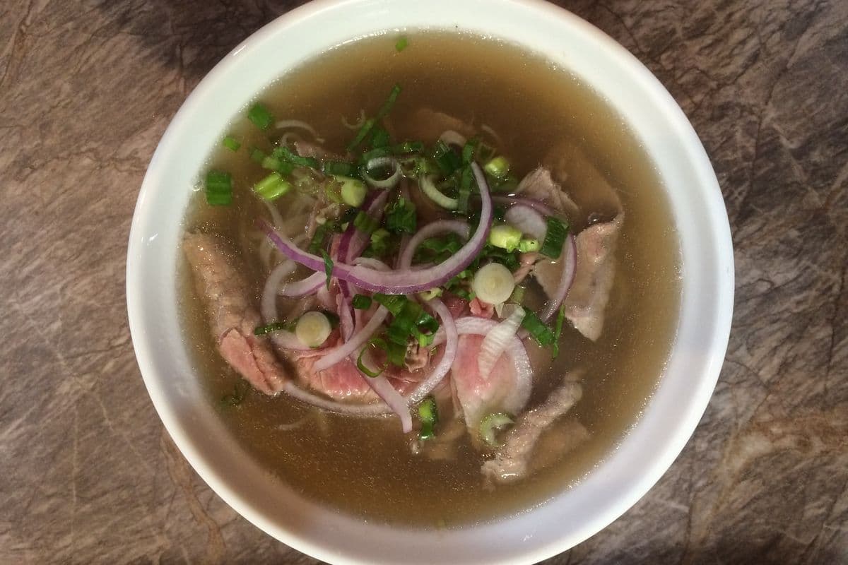 P21. Cooked Slices Beef Noodle Soup/ Pho Tai Chin