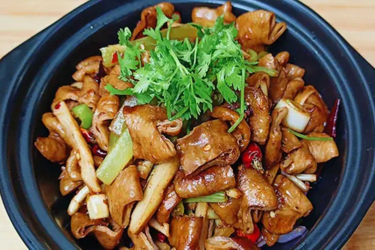 Griddle Cooked Pork Intestines (干锅肥肠)
