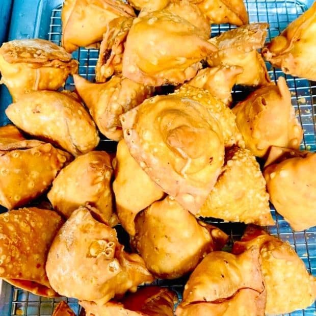 6pcs Veggie Samosas