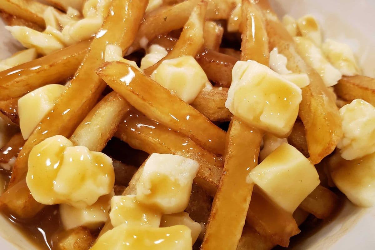 Traditional Poutine (Gravy and Cheese) 傳統薯堡