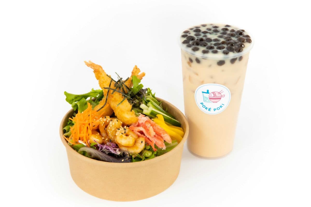 Poké Crabe et Crevette and Signature Thé au Lait avec Perles de tapioca (M) / Crab and Shrimp Poke et Signature Milk Tea with tapioca pearls (M)