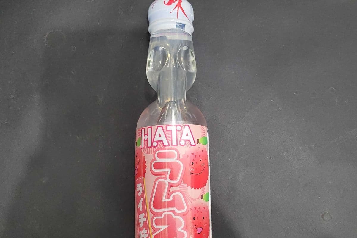 Hata Kosen Ramune Soda Lychee 200ml Produit des Japon / Product of Japan