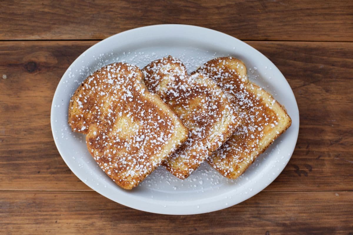 Golden French Toast with Powdered Sugar (3 pcs)