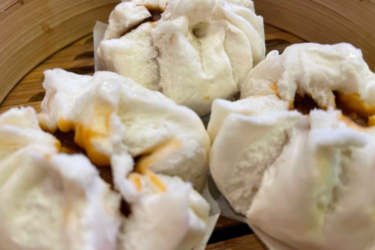 A27 Steamed Bbq Pork Buns 蜜汁叉燒包
