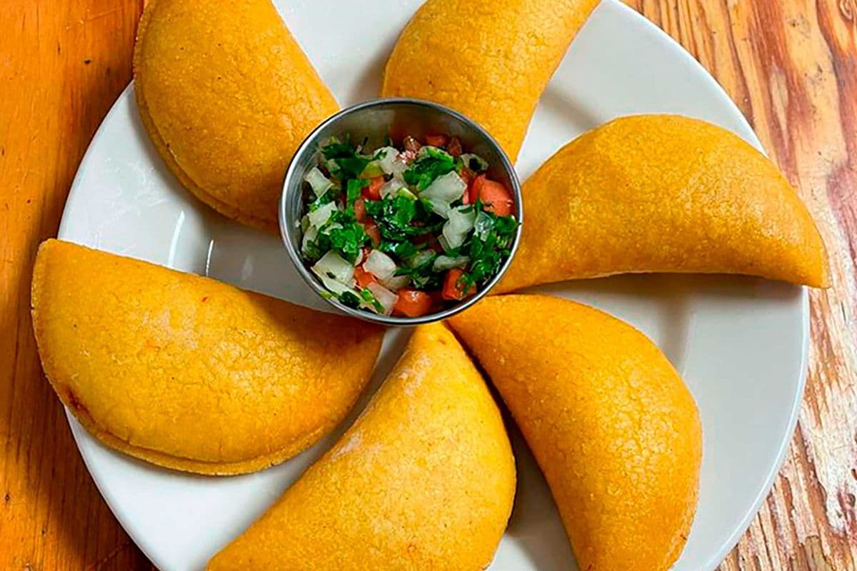 * 6 Empanaditas