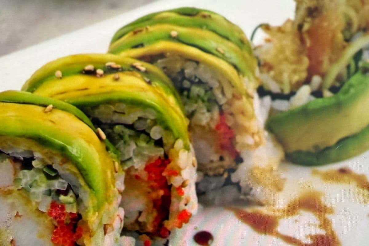 51. Green Dragon Roll (8pcs)