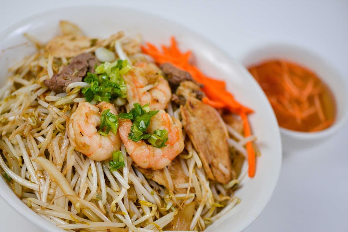 44. Vermicelli with Lemongrass Prawns, Beef, and Chicken - Bun Tom, Bo, Ga, Xao Xa