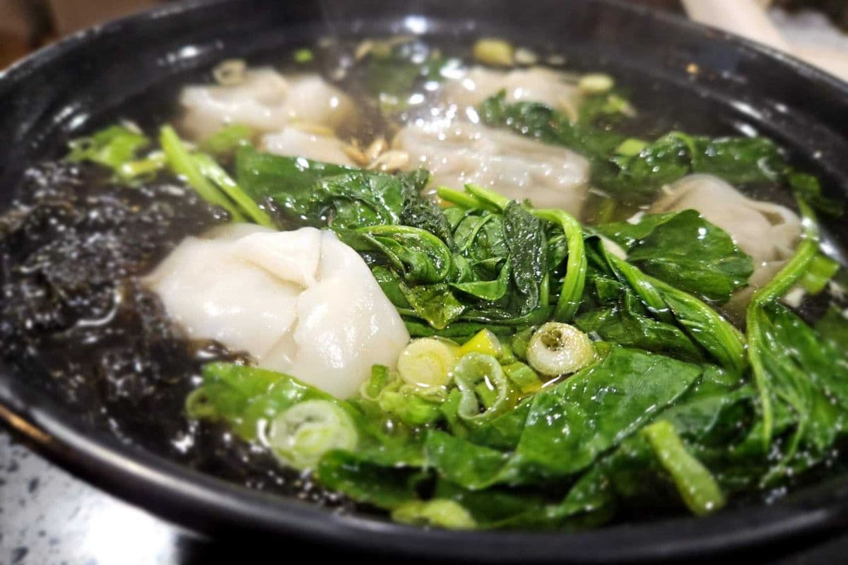D17. Shanghai Pork Wonton Soup (8 pcs) (上海菜肉餛飩)