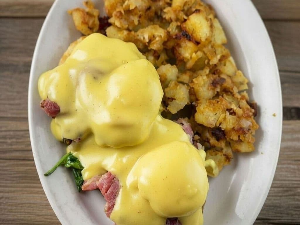 Smoked Meat and Spinach Benny