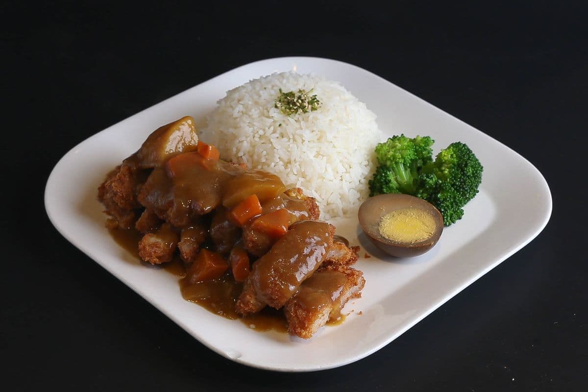 EN14. Japanese Style Curry Golden Pork or Chicken Cutlet on Rice 日式咖喱炸豬/雞扒飯