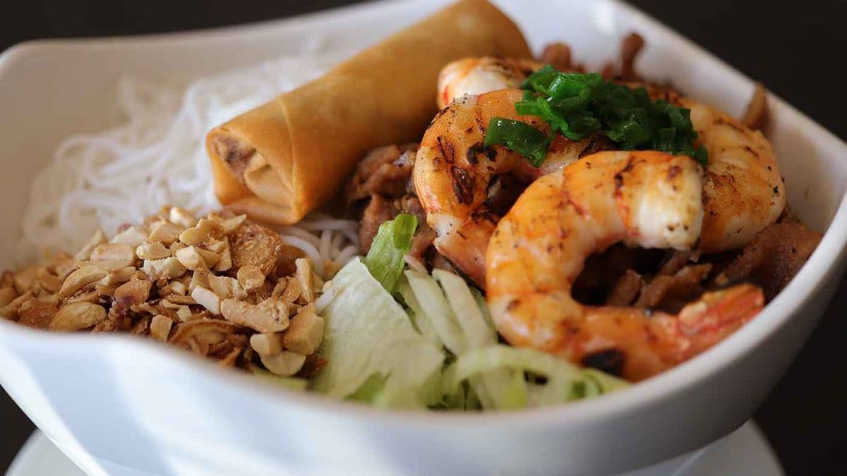 22AB. Grilled Shrimp & Spring Rolls with Vermicelli 