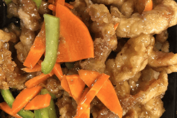 R2. Crispy Ginger Chicken/Beef with Rice