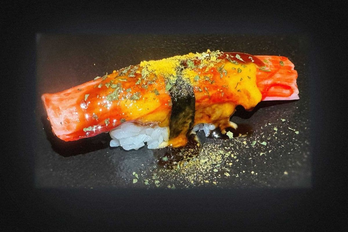 T05. Torched Crab Sushi (2 pcs)